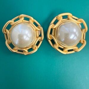Vintage Avon Gold Chain Link and Pearl Center Clip-On Earrings